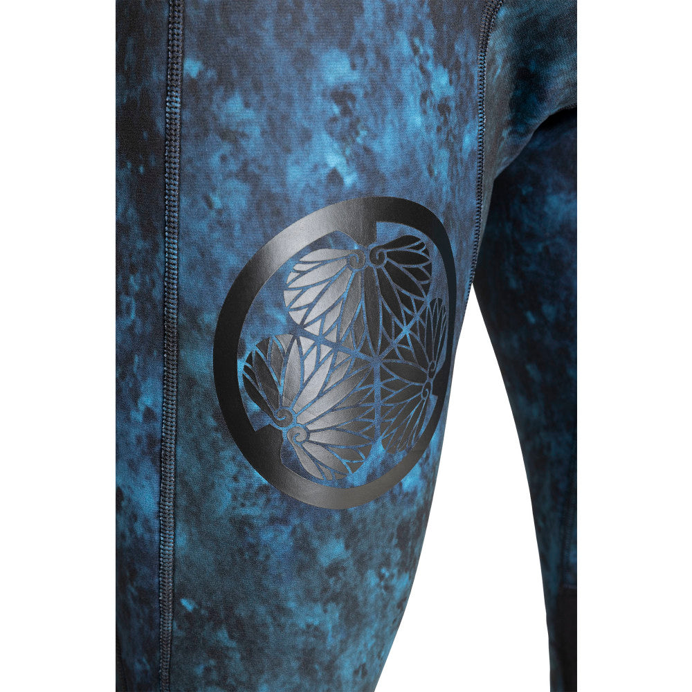 Spearfishing suit loading pad chest protection