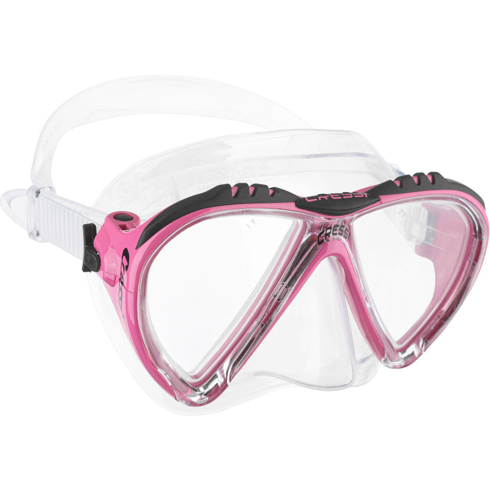 Compact snorkeling mask with tempered glass