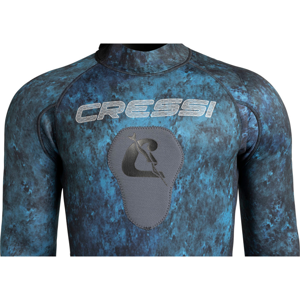 Camo wetsuit for underwater stealth
