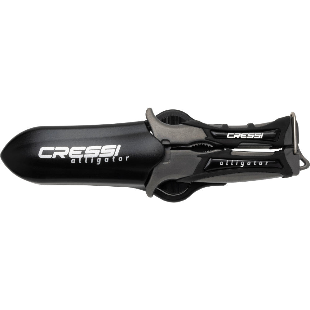 Dive knife with safety locking mechanism