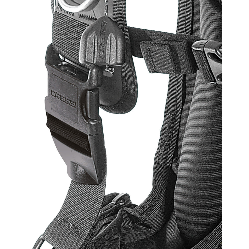 Cressi BCD large zippered cargo pockets