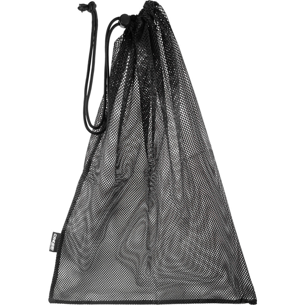 Ventilated mesh scuba bag designed for quick water drainage and air drying